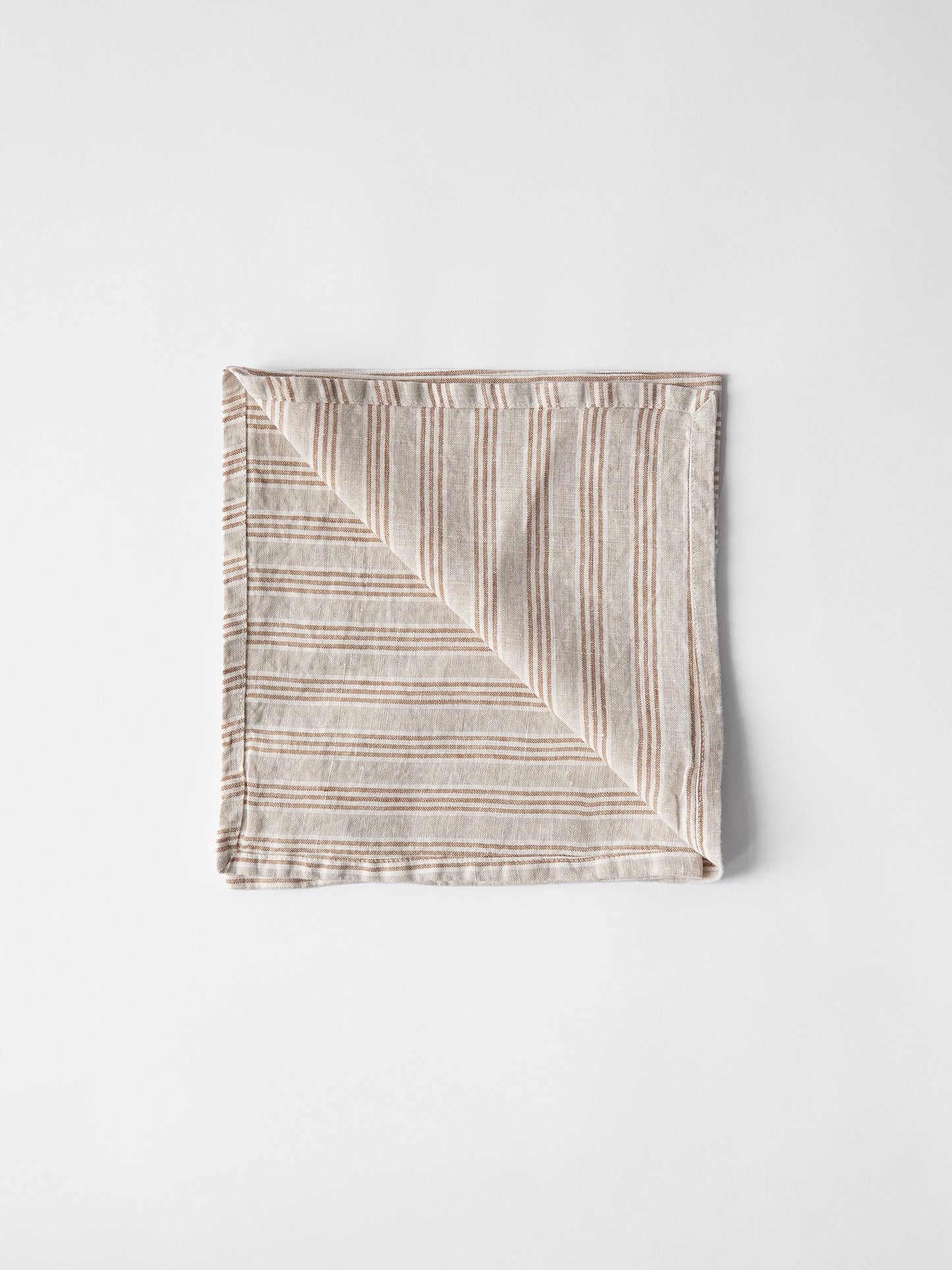 Tell me more - linneservett hazelnut stripe